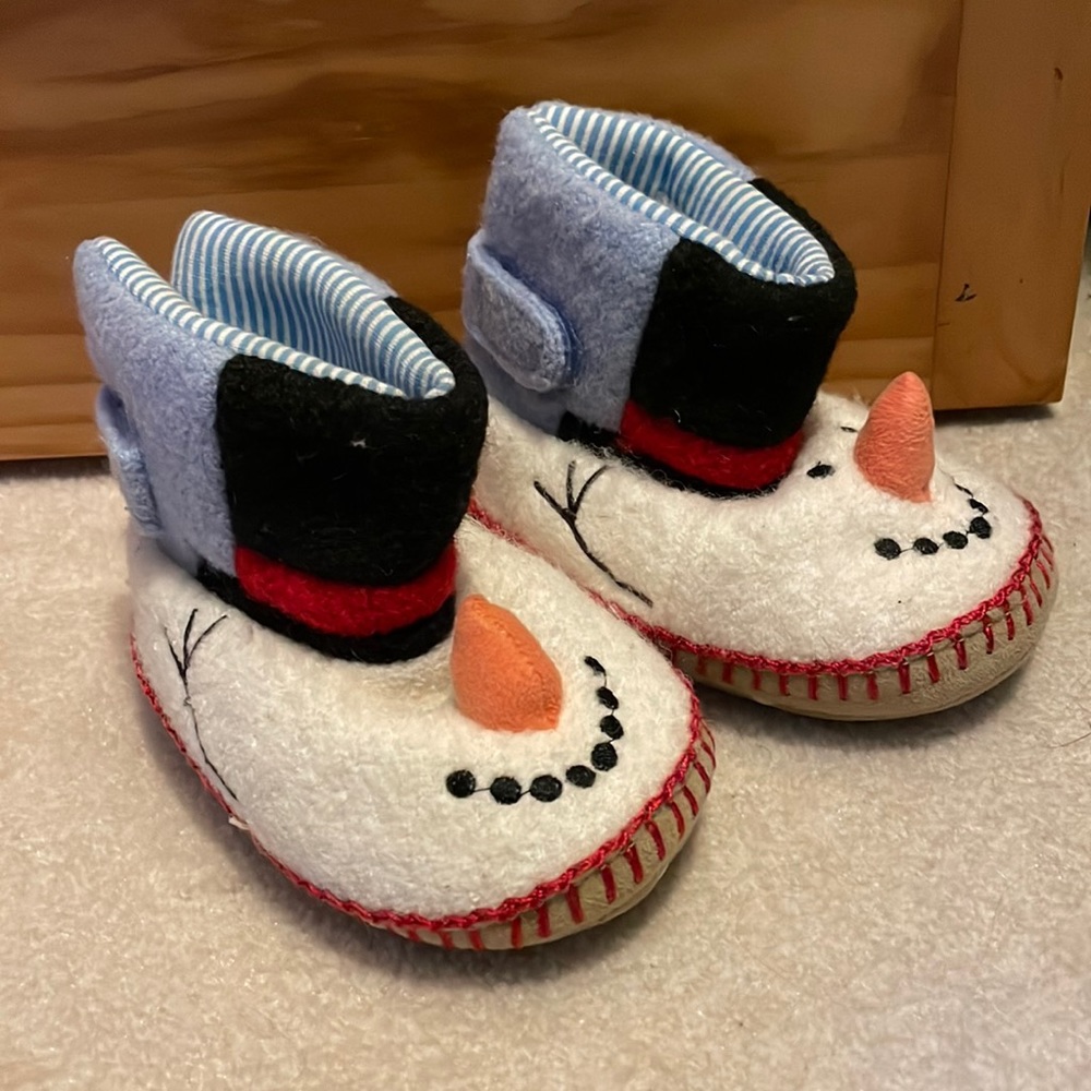 Hanna Andersson snowman slippers